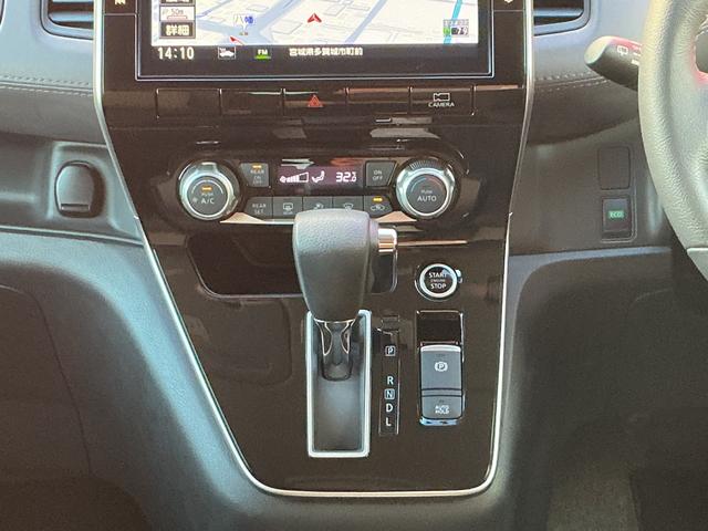 セレナ ４ＷＤ　両側電動オートスライドドア　後席モニター　メンテナンスノート　衝突被害軽減　車線逸脱防止　ＬＥＤライト　ワンオーナー　フルオートエアコン　バックモニター　ドラレコ　インテリジェントキー　ＥＴＣ　アイドリングストップ　４ＷＤ　アルミホイール（22枚目）