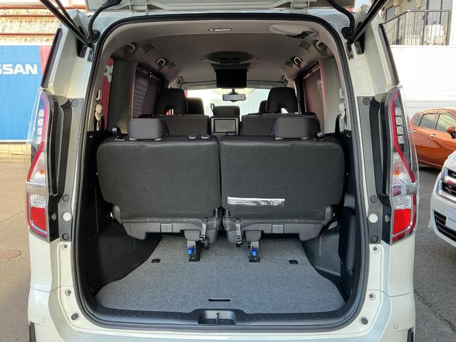 セレナ ４ＷＤ　両側電動オートスライドドア　後席モニター　メンテナンスノート　衝突被害軽減　車線逸脱防止　ＬＥＤライト　ワンオーナー　フルオートエアコン　バックモニター　ドラレコ　インテリジェントキー　ＥＴＣ　アイドリングストップ　４ＷＤ　アルミホイール（29枚目）