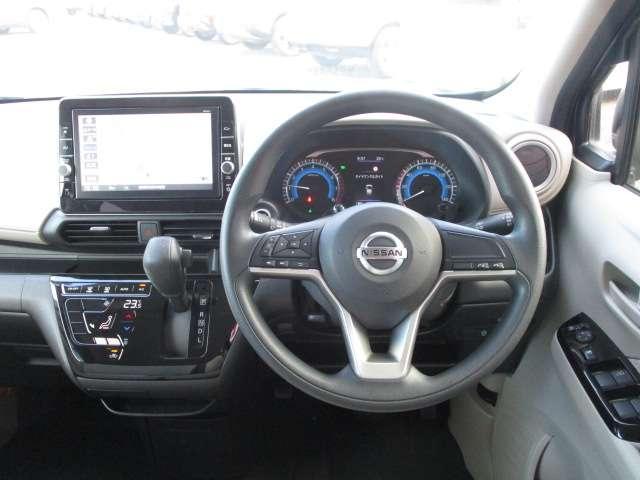 デイズ 660 X 純正大型ナビ/バックモニター/純正ドライブ 踏み間違え防止 禁煙 スマートキー イモビライザー バックカメラ 1オーナー アイドリングストップ ドライブレコーダー キーレス フルオートエアコン ナビTV WAB 記録簿 運転席エアバック PS(4枚目)