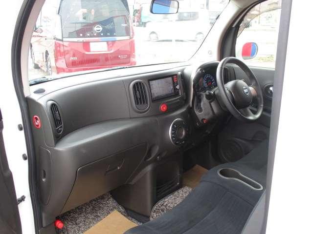 部屋を意識したインテリアとユニークで温かみのある点がとても評価されたお車です。（グットデザイン賞受賞）