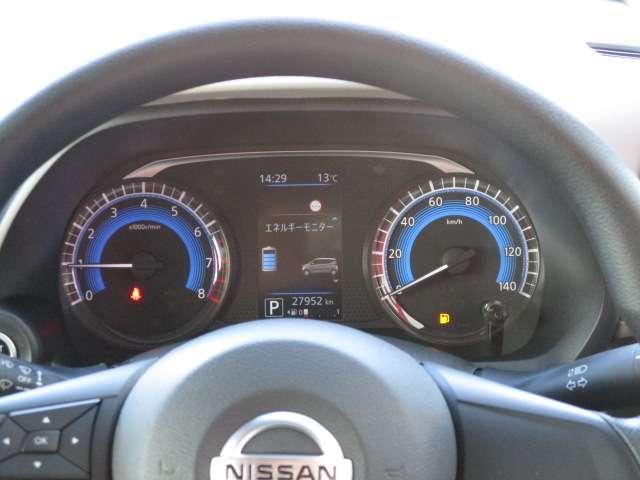 様々な情報を見ることができるディスプレイとメーター類☆