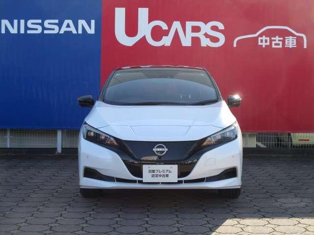 リーフ Ｘ　Ｖセレクション　９０周年記念車　ＢＯＳＥサウンド／当社試乗車／９０ｔｈ記念車　試乗車ＵＰ　全方位カメラ　ＬＥＤヘッドライト　インテリキー　レーンキープ　踏み間違い防止　ＥＴＣ　禁煙車　サイドカーテンエアバック　Ｂカメラ　ナビＴＶ（7枚目）