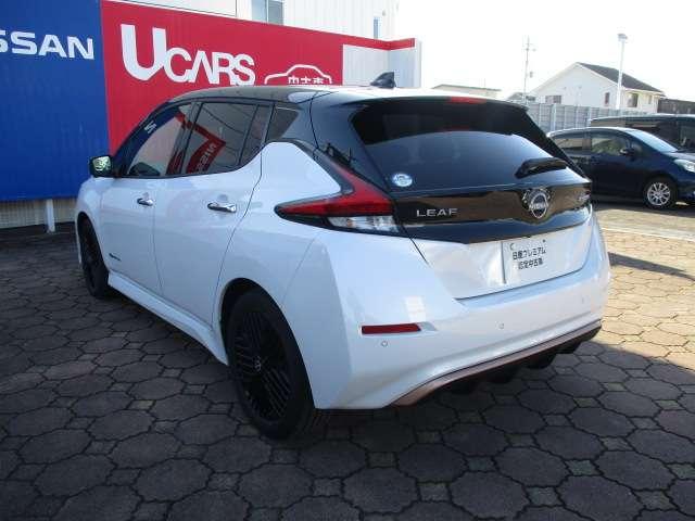 リーフ Ｘ　Ｖセレクション　９０周年記念車　ＢＯＳＥサウンド／当社試乗車／９０ｔｈ記念車　試乗車ＵＰ　全方位カメラ　ＬＥＤヘッドライト　インテリキー　レーンキープ　踏み間違い防止　ＥＴＣ　禁煙車　サイドカーテンエアバック　Ｂカメラ　ナビＴＶ（10枚目）