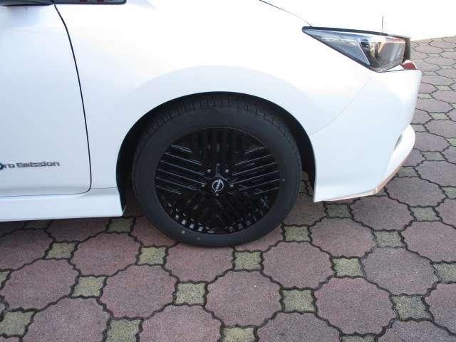 リーフ Ｘ　Ｖセレクション　９０周年記念車　ＢＯＳＥサウンド／当社試乗車／９０ｔｈ記念車　試乗車ＵＰ　全方位カメラ　ＬＥＤヘッドライト　インテリキー　レーンキープ　踏み間違い防止　ＥＴＣ　禁煙車　サイドカーテンエアバック　Ｂカメラ　ナビＴＶ（14枚目）