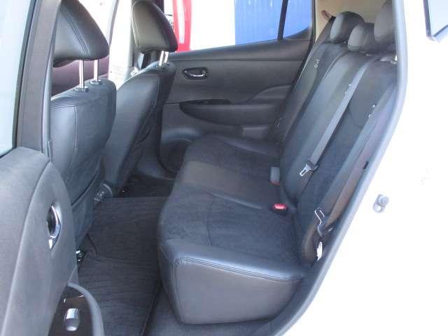 リーフ Ｘ　Ｖセレクション　９０周年記念車　ＢＯＳＥサウンド／当社試乗車／９０ｔｈ記念車　試乗車ＵＰ　全方位カメラ　ＬＥＤヘッドライト　インテリキー　レーンキープ　踏み間違い防止　ＥＴＣ　禁煙車　サイドカーテンエアバック　Ｂカメラ　ナビＴＶ（17枚目）