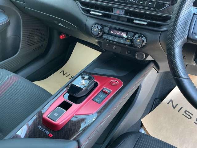 オーラ ＮＩＳＭＯ　ＮｉｓｓａｎＣｏｎｎｅｃｔナビ・プロパイロット　エマブレ　寒冷地　インテリキー　ＥＴＣ　ドラレコ　車線逸脱警報　ワンセグ　キーフリーシステム　ダブルエアバック　定期点検記録簿　アルミホイール　運転席エアバッグ　メモリーナビ　ナビＴＶ　ＡＢＳ（11枚目）