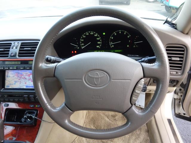 セルシオ Ｃ仕様　本革巻ステアリング　皮シート　パワーシート　シートヒーター　ウッドパネル　キーレス　ナビ　ＨＩＤヘッドライト　クルーズコントロール　トラクションコントロール（16枚目）