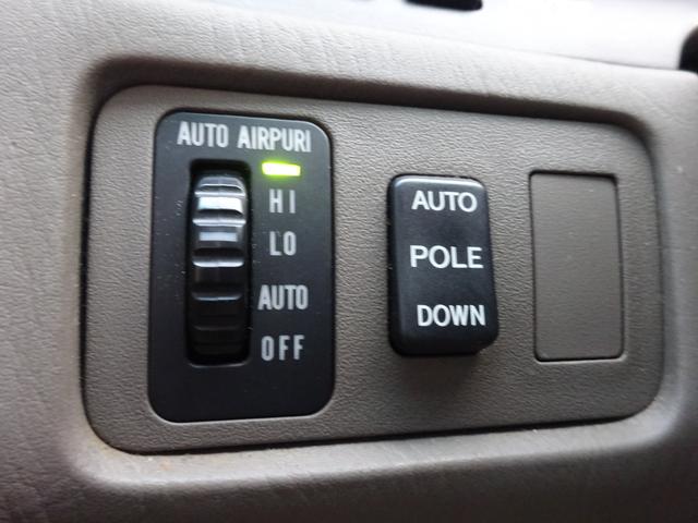 セルシオ Ｃ仕様　本革巻ステアリング　皮シート　パワーシート　シートヒーター　ウッドパネル　キーレス　ナビ　ＨＩＤヘッドライト　クルーズコントロール　トラクションコントロール（18枚目）