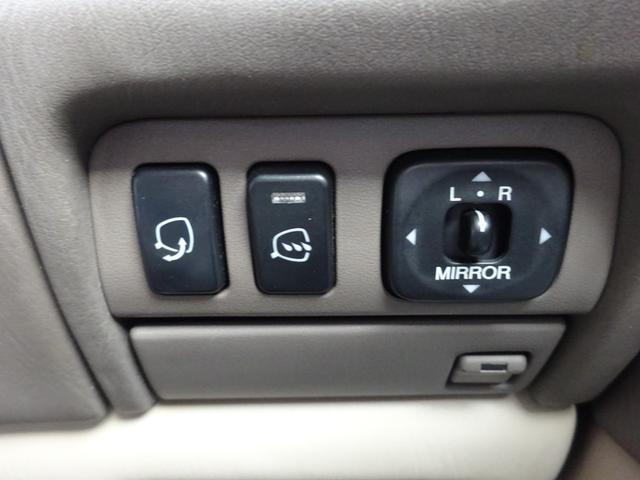 セルシオ Ｃ仕様　本革巻ステアリング　皮シート　パワーシート　シートヒーター　ウッドパネル　キーレス　ナビ　ＨＩＤヘッドライト　クルーズコントロール　トラクションコントロール（19枚目）