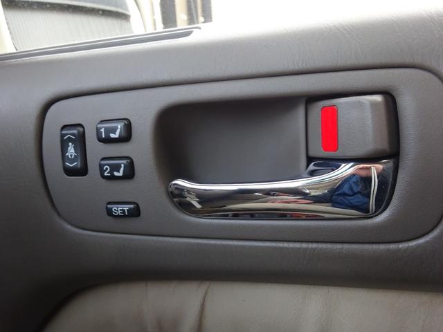 セルシオ Ｃ仕様　本革巻ステアリング　皮シート　パワーシート　シートヒーター　ウッドパネル　キーレス　ナビ　ＨＩＤヘッドライト　クルーズコントロール　トラクションコントロール（24枚目）