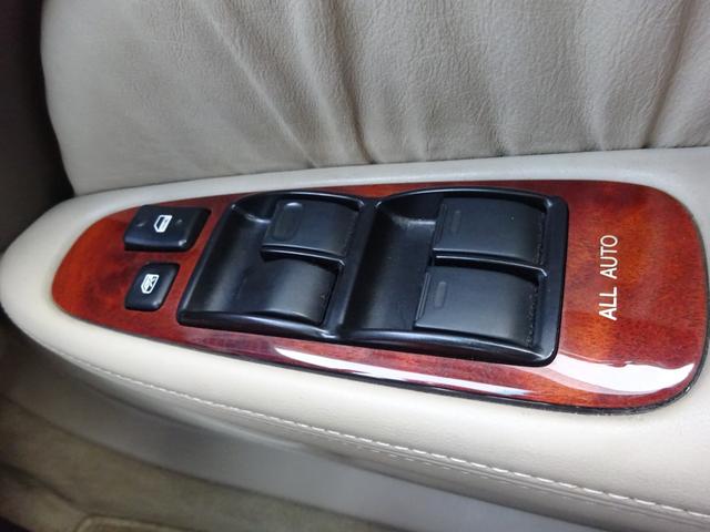 セルシオ Ｃ仕様　本革巻ステアリング　皮シート　パワーシート　シートヒーター　ウッドパネル　キーレス　ナビ　ＨＩＤヘッドライト　クルーズコントロール　トラクションコントロール（25枚目）