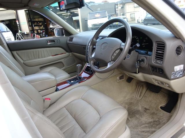 セルシオ Ｃ仕様　本革巻ステアリング　皮シート　パワーシート　シートヒーター　ウッドパネル　キーレス　ナビ　ＨＩＤヘッドライト　クルーズコントロール　トラクションコントロール（26枚目）