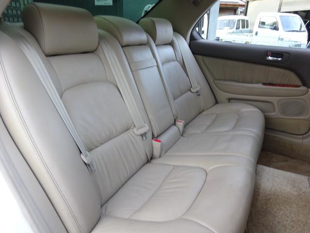 セルシオ Ｃ仕様　本革巻ステアリング　皮シート　パワーシート　シートヒーター　ウッドパネル　キーレス　ナビ　ＨＩＤヘッドライト　クルーズコントロール　トラクションコントロール（28枚目）