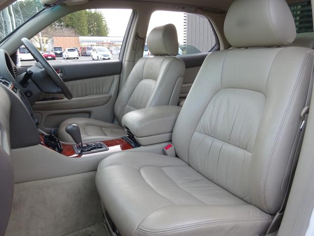 セルシオ Ｃ仕様　本革巻ステアリング　皮シート　パワーシート　シートヒーター　ウッドパネル　キーレス　ナビ　ＨＩＤヘッドライト　クルーズコントロール　トラクションコントロール（30枚目）