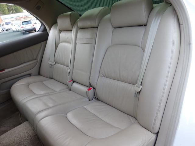 セルシオ Ｃ仕様　本革巻ステアリング　皮シート　パワーシート　シートヒーター　ウッドパネル　キーレス　ナビ　ＨＩＤヘッドライト　クルーズコントロール　トラクションコントロール（31枚目）