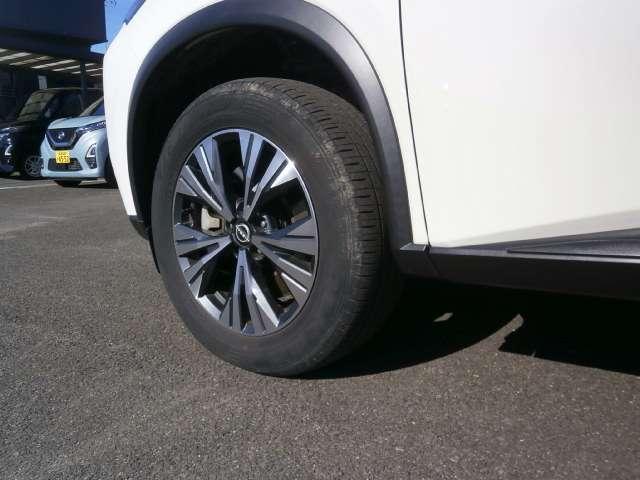 標準アルミホイールとラジアルタイヤ