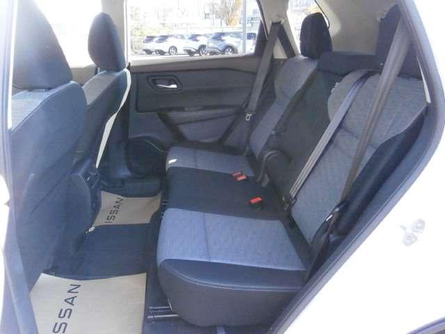 後席側の画像です。