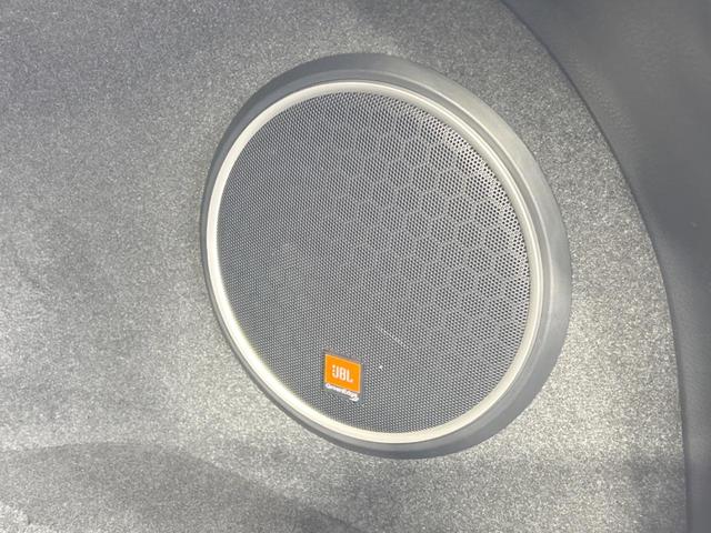 ハリアー プログレス　禁煙車　ＪＢＬ　衝突軽減装置　メーカー９型ナビ　全周囲カメラ　レーダークルーズ　Ｂｌｕｅｔｏｏｔｈ再生　ＬＥＤヘッド　ＬＥＤフォグ　ハーフレザーシート　パワーバックドア　パワーシート　オートハイビーム（3枚目）