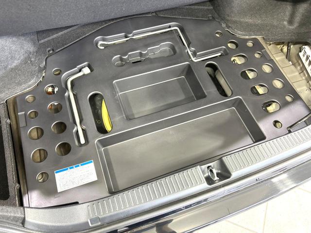 マークＸ ２５０Ｇ　リラックスセレクション・ブラックリミテッド　禁煙車　純正ナビ　ＥＴＣ　スマートキー　ＨＩＤヘッド　パワーシート　オートライト　オートエアコン　コーナーセンサー　ウッドコンビステアリング　純正１６インチＡＷ　盗難防止装置　プライバシーガラス（50枚目）