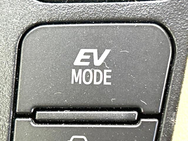 ヴェルファイアハイブリッド Ｘ　４ＷＤ　禁煙車　純正１０．５型ナビ　電動スライドドア　レーダークルーズ　バックカメラ　衝突軽減装置　ＬＥＤヘッド　ＬＥＤフォグ　ＥＴＣ　ドラレコ　リアオートエアコン　オートエアコン　オートライト（42枚目）