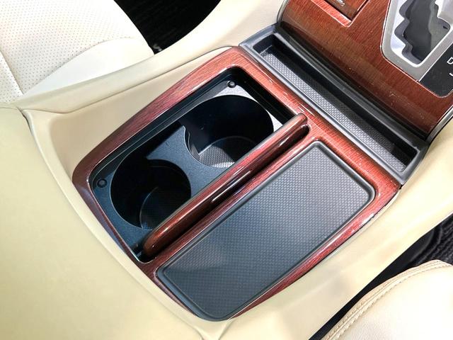 ヴェルファイアハイブリッド Ｘ　４ＷＤ　禁煙車　純正１０．５型ナビ　電動スライドドア　レーダークルーズ　バックカメラ　衝突軽減装置　ＬＥＤヘッド　ＬＥＤフォグ　ＥＴＣ　ドラレコ　リアオートエアコン　オートエアコン　オートライト（68枚目）