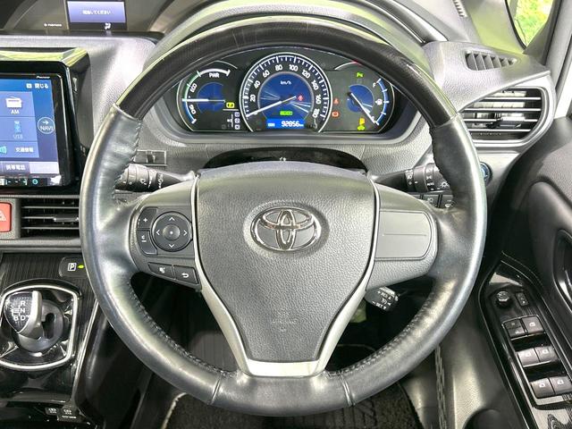 エスクァイア ハイブリッドＧｉプレミアムパッケジブラックテーラード　禁煙車　寒冷地仕様　フリップダウン　９型ナビ　両側電動ドア　衝突軽減装置　ＡＣ１００Ｖ　バックカメラ　クルコン　ＥＴＣ　ＬＥＤヘッド　リアオートエアコン　ステアリングヒーター　ウッドコンビステアリング（12枚目）