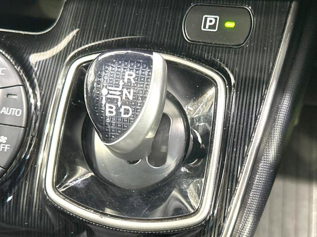 エスクァイア ハイブリッドＧｉプレミアムパッケジブラックテーラード　禁煙車　寒冷地仕様　フリップダウン　９型ナビ　両側電動ドア　衝突軽減装置　ＡＣ１００Ｖ　バックカメラ　クルコン　ＥＴＣ　ＬＥＤヘッド　リアオートエアコン　ステアリングヒーター　ウッドコンビステアリング（26枚目）