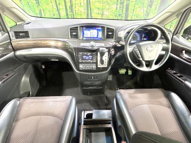 エルグランド ２５０ハイウェイスター　禁煙車　メーカーナビ　両側電動ドア　後席モニター　全周囲カメラ　１００Ｖ電源　スマートキー　ＨＩＤヘッド　ＥＴＣ　オートライト　デュアルエアコン　純正１８インチアルミ　リアエアコン　Ｂｌｕｅｔｏｏｔｈ（2枚目）