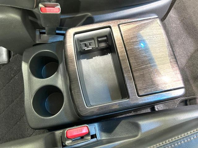 エルグランド ２５０ハイウェイスター　禁煙車　メーカーナビ　両側電動ドア　後席モニター　全周囲カメラ　１００Ｖ電源　スマートキー　ＨＩＤヘッド　ＥＴＣ　オートライト　デュアルエアコン　純正１８インチアルミ　リアエアコン　Ｂｌｕｅｔｏｏｔｈ（70枚目）