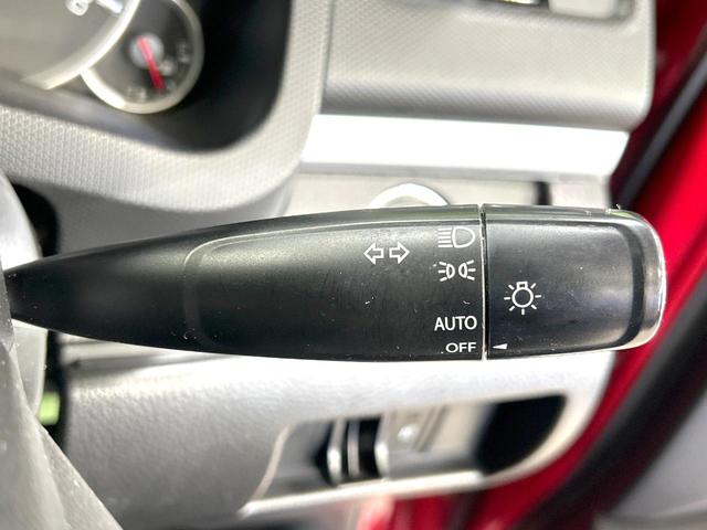 スイフト ＲＳ　禁煙車　ナビ　ＥＴＣ　スマートキー　ドラレコ　オートライト　オートエアコン　ＨＩＤヘッド　１６インチＡＷ　革巻きステアリング　電動格納ミラー　プライバシーガラス　盗難防止装置　Ｂｌｕｅｔｏｏｔｈ再生（6枚目）