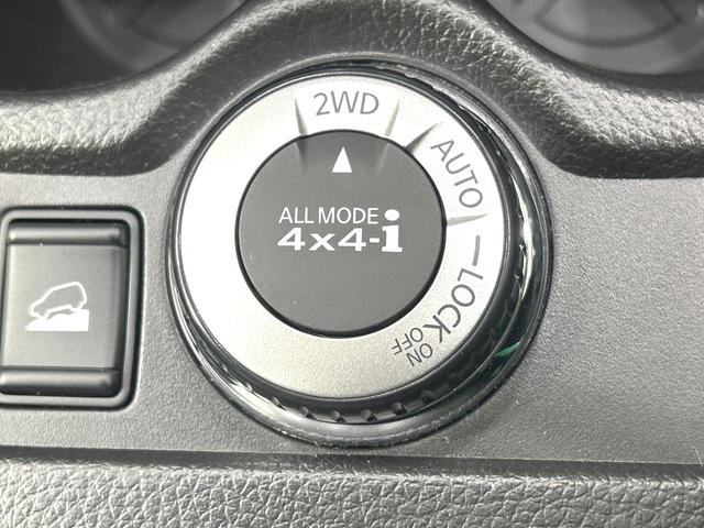 エクストレイル ２０Ｘ　ハイブリッド　エマージェンシーブレーキＰ　４ＷＤ　メーカーナビ　全周囲カメラ　衝突被害軽減システム　禁煙車　電動リアゲート　レザーシート　コーナーセンサー　スマートキー　ＬＥＤヘッド　ビルトインＥＴＣ　クルコン　オートライト　デュアルエアコン（3枚目）