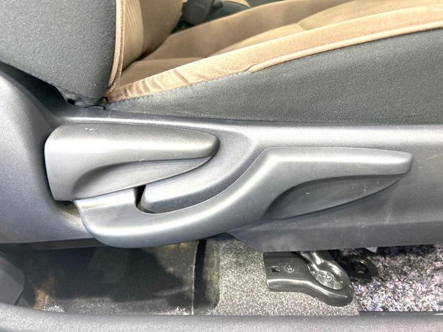 アクア Ｇ　禁煙車　寒冷地塩生　純正ナビ　バックカメラ　スマートキー　シートヒーター　オートライト　オートエアコン　フルセグ　Ｂｌｕｅｔｏｏｔｈ再生　１５インチＡＷ　革巻きステアリング　プライバシーガラス（53枚目）
