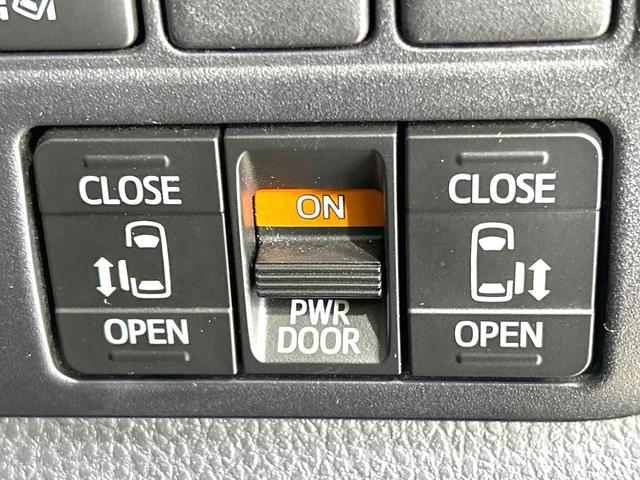 ノア Ｓｉ　ダブルバイビーＩＩ　後期型　禁煙車　純正９型ナビ　バックカメラ　両側電動ドア　衝突軽減装置　ハーフレザーシート　コーナーセンサー　スマートキー　ＬＥＤヘッド　ＥＴＣ２．０　クルコン　オートハイビーム　オートライト（5枚目）