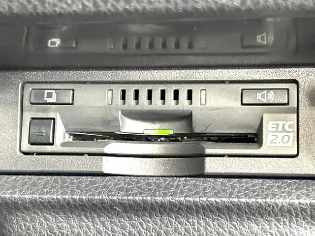 ノア Ｓｉ　ダブルバイビーＩＩ　後期型　禁煙車　純正９型ナビ　バックカメラ　両側電動ドア　衝突軽減装置　ハーフレザーシート　コーナーセンサー　スマートキー　ＬＥＤヘッド　ＥＴＣ２．０　クルコン　オートハイビーム　オートライト（7枚目）