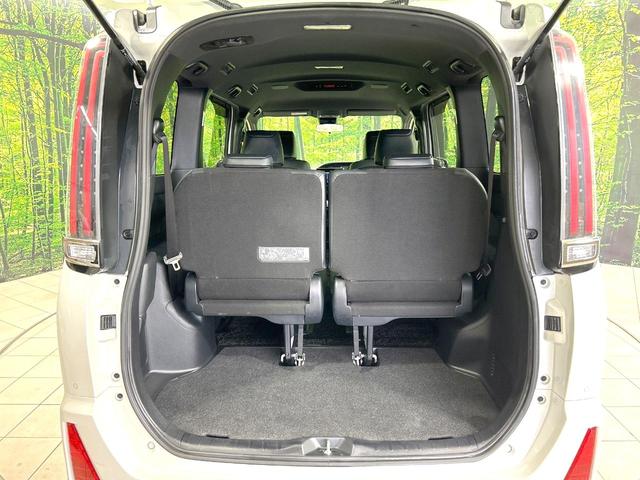 ノア Ｓｉ　ダブルバイビーＩＩ　後期型　禁煙車　純正９型ナビ　バックカメラ　両側電動ドア　衝突軽減装置　ハーフレザーシート　コーナーセンサー　スマートキー　ＬＥＤヘッド　ＥＴＣ２．０　クルコン　オートハイビーム　オートライト（11枚目）