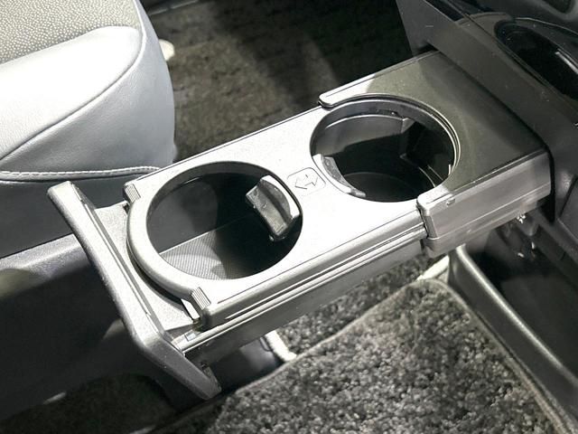 ノア Ｓｉ　ダブルバイビーＩＩ　後期型　禁煙車　純正９型ナビ　バックカメラ　両側電動ドア　衝突軽減装置　ハーフレザーシート　コーナーセンサー　スマートキー　ＬＥＤヘッド　ＥＴＣ２．０　クルコン　オートハイビーム　オートライト（31枚目）