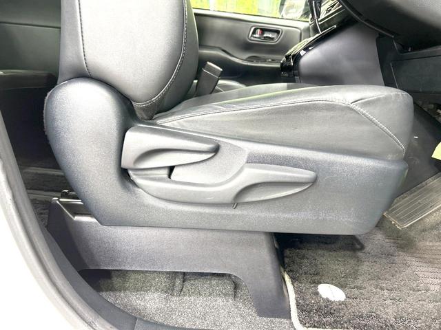 ノア Ｓｉ　ダブルバイビーＩＩ　後期型　禁煙車　純正９型ナビ　バックカメラ　両側電動ドア　衝突軽減装置　ハーフレザーシート　コーナーセンサー　スマートキー　ＬＥＤヘッド　ＥＴＣ２．０　クルコン　オートハイビーム　オートライト（50枚目）