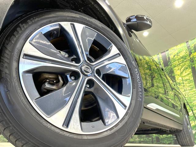 キックス Ｘ　ツートーンインテリアエディション　禁煙車　純正９型ナビ　衝突軽減装置　プロパイロット　バックカメラ　シートヒーター　ステアリングヒーター　スマートキー　ＥＴＣ　ドラレコ　ＬＥＤヘッド　革巻きステアリング　純正１７インチＡＷ（13枚目）