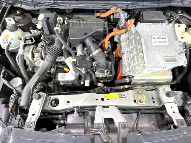 キックス Ｘ　ツートーンインテリアエディション　禁煙車　純正９型ナビ　衝突軽減装置　プロパイロット　バックカメラ　シートヒーター　ステアリングヒーター　スマートキー　ＥＴＣ　ドラレコ　ＬＥＤヘッド　革巻きステアリング　純正１７インチＡＷ（18枚目）