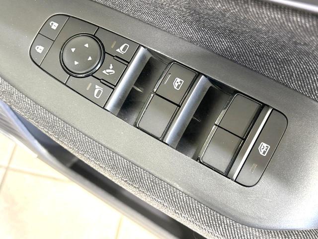 オーラ Ｇ　禁煙車　ＢＯＳＥサウンドシステム　メーカー純正９型ナビ　プロパイロット　全周囲カメラ　衝突軽減装置　デジタルインナーミラー　スマートキー　シートヒーター　ステアリングヒーター　純正１７インチＡＷ（62枚目）