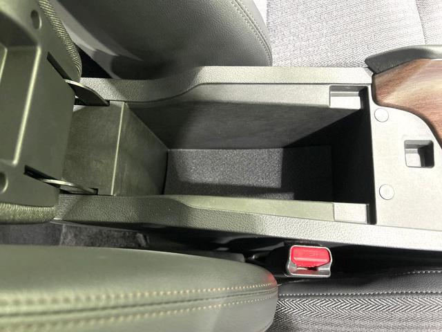 オーラ Ｇ　禁煙車　ＢＯＳＥサウンドシステム　メーカー純正９型ナビ　プロパイロット　全周囲カメラ　衝突軽減装置　デジタルインナーミラー　スマートキー　シートヒーター　ステアリングヒーター　純正１７インチＡＷ（69枚目）