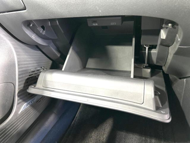 オーラ Ｇ　禁煙車　ＢＯＳＥサウンドシステム　メーカー純正９型ナビ　プロパイロット　全周囲カメラ　衝突軽減装置　デジタルインナーミラー　スマートキー　シートヒーター　ステアリングヒーター　純正１７インチＡＷ（70枚目）