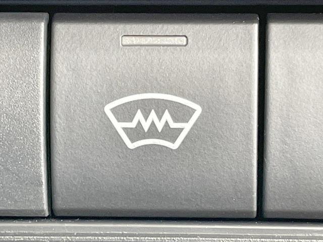 プリウス Ｇ　純正８型ナビ　全周囲カメラ　寒冷地仕様　衝突軽減　純正１９ＡＷ　レーダークルーズ　禁煙車　コーナーセンサー　スマートキー　ＬＥＤヘッド　ＥＴＣ　オートハイビーム　オートライト　オートエアコン（7枚目）