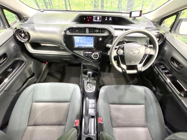 アクア Sスタイルブラック 禁煙車 SDナビ バックカメラ 寒冷地仕様 衝突被害軽減装置 コーナーセンサー スマートキー HIDヘッド ETC オートマチックハイビーム オートライト オートエアコン Bluetooth フルセグ(2枚目)