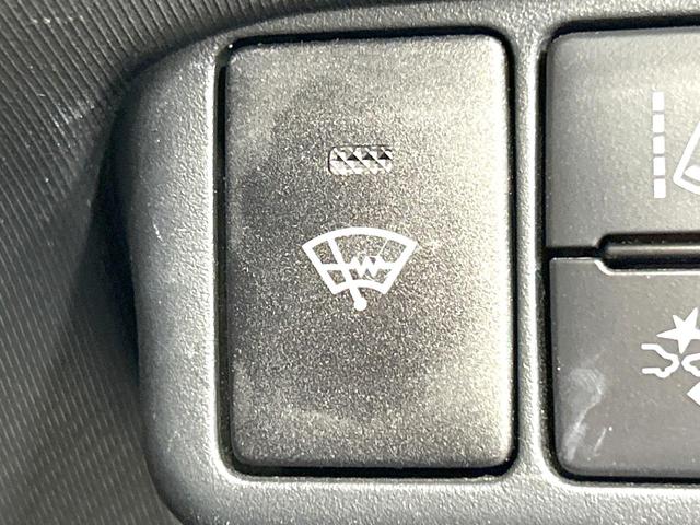 アクア Sスタイルブラック 禁煙車 SDナビ バックカメラ 寒冷地仕様 衝突被害軽減装置 コーナーセンサー スマートキー HIDヘッド ETC オートマチックハイビーム オートライト オートエアコン Bluetooth フルセグ(5枚目)