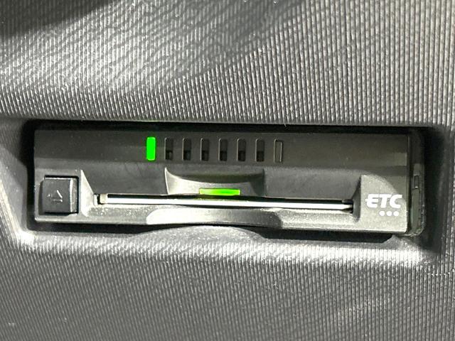 アクア Sスタイルブラック 禁煙車 SDナビ バックカメラ 寒冷地仕様 衝突被害軽減装置 コーナーセンサー スマートキー HIDヘッド ETC オートマチックハイビーム オートライト オートエアコン Bluetooth フルセグ(7枚目)