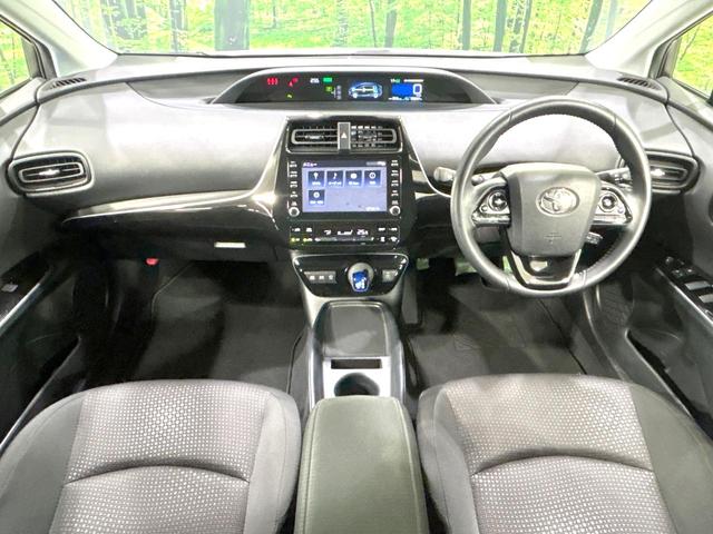 プリウス S 後期型 禁煙車 純正8型ナビ 全周囲カメラ 衝突軽減装置 レーダークルーズ AC100V ドラレコ コーナーセンサー スマートキー LEDヘッド ETC オートハイビーム オートライト オートエアコン(2枚目)