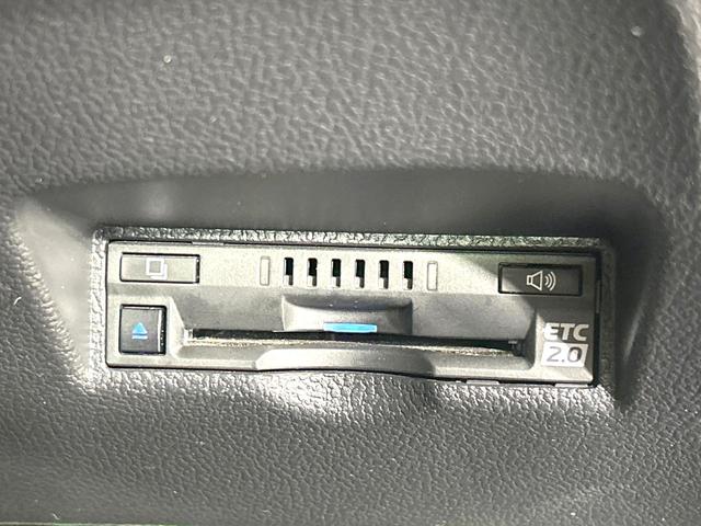 プリウス S 後期型 禁煙車 純正8型ナビ 全周囲カメラ 衝突軽減装置 レーダークルーズ AC100V ドラレコ コーナーセンサー スマートキー LEDヘッド ETC オートハイビーム オートライト オートエアコン(7枚目)