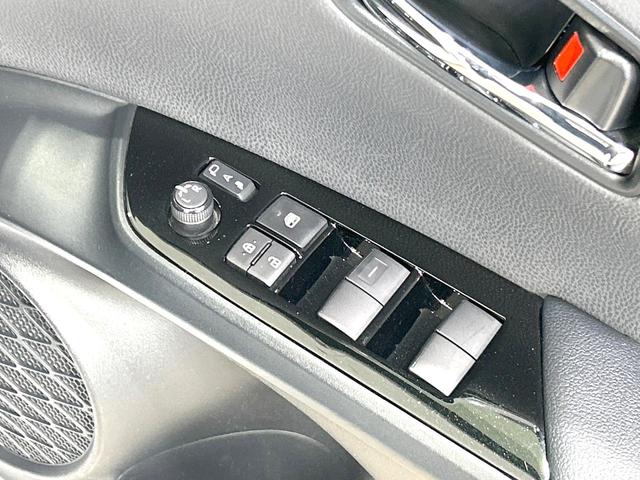 プリウス S 後期型 禁煙車 純正8型ナビ 全周囲カメラ 衝突軽減装置 レーダークルーズ AC100V ドラレコ コーナーセンサー スマートキー LEDヘッド ETC オートハイビーム オートライト オートエアコン(43枚目)