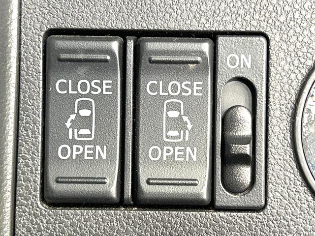 タント カスタムＲＳ　トップエディションＳＡＩＩＩ　後期型　禁煙車　ターボ　両側電動ドア　純正８型ナビ　バックカメラ　衝突軽減装置　ハーフレザー　シートヒーター　コーナーセンサー　スマートキー　ＬＥＤヘッド　ＥＴＣ　オートライト　革巻きハンドル（5枚目）